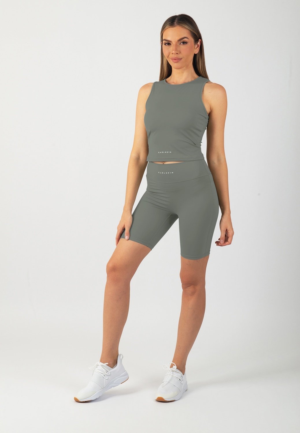 Serenita Shorts 8" (Stone Grey)